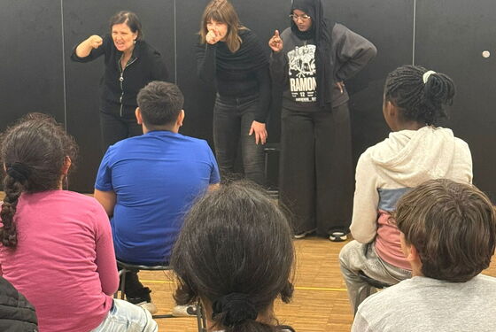 Theatergruppe Bühne der Begegnung zu Besuch an der HCA